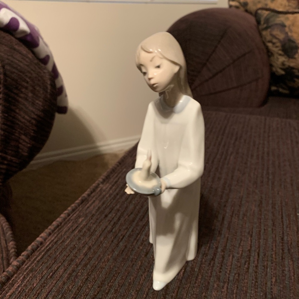 ☀️host pick ☀️ Lladro  figurine little girl with candle